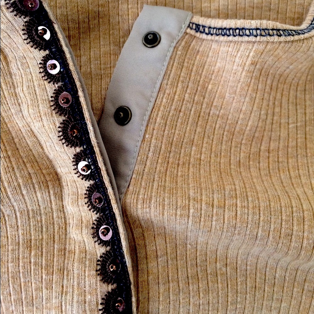 FDJ embellished Crew neck quarter snap